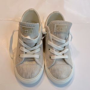 Converse All Star Girls Size 10 Gold